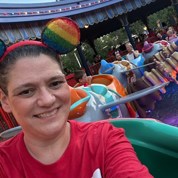 Meet your Posher, Julie - Picture 2 of 5